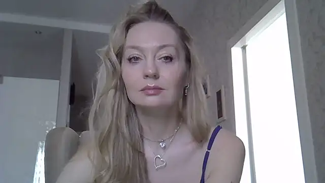 ZarinaSwift online show from April 4, 2026, 4:33 am
