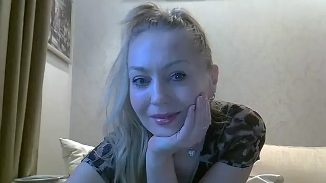 ZarinaSwift online show from April 30, 2026, 4:41 am
