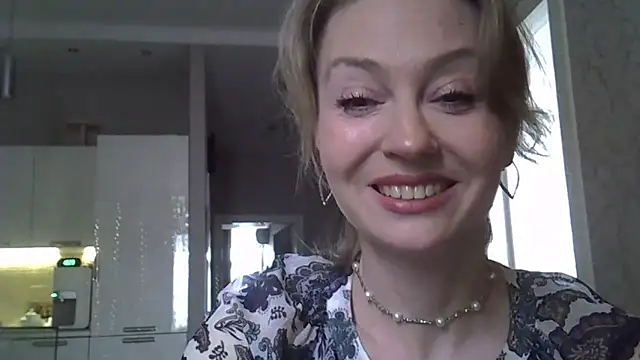 ZarinaSwift online show from May 12, 2026, 4:31 am