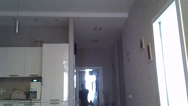 ZarinaSwift online show from May 13, 2026, 4:43 am