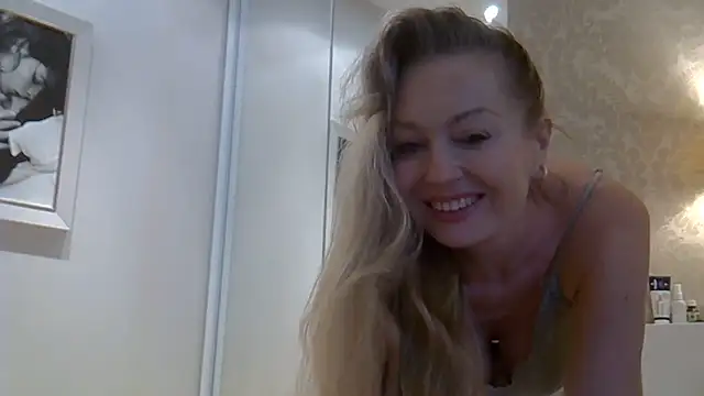 ZarinaSwift online show from June 19, 2026, 6:29 am