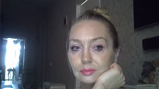 ZarinaSwift online show from June 20, 2026, 9:34 am
