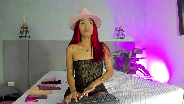 LiaVelez online show from January 10, 2025, 12:58 pm