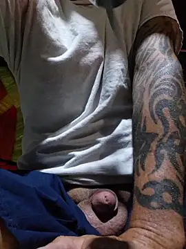Hotbodyscottie online show from May 4, 2026, 9:27 am