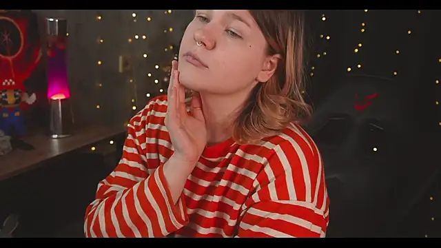 Snapshot of cuteamberlyyy chatting on December 24, 2024, 8:00 am cuteamberlyyy online show from December 24, 2024, 8:00 am