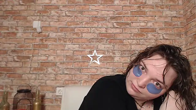 Snapshot of Amelia_Kiss_ chatting on February 14, 2025, 1:02 am Amelia Kiss online show from February 14, 2025, 1:02 am
