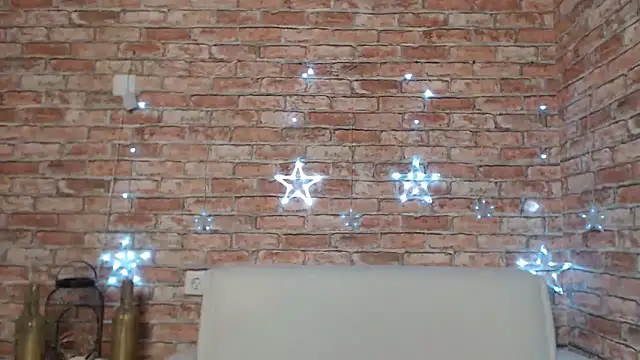 Snapshot of Amelia_Kiss_ chatting on February 27, 2025, 1:05 am Amelia Kiss online show from February 27, 2025, 1:05 am
