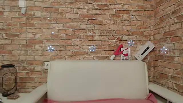 Amelia Kiss  online show from December 19, 2025, 12:39 am