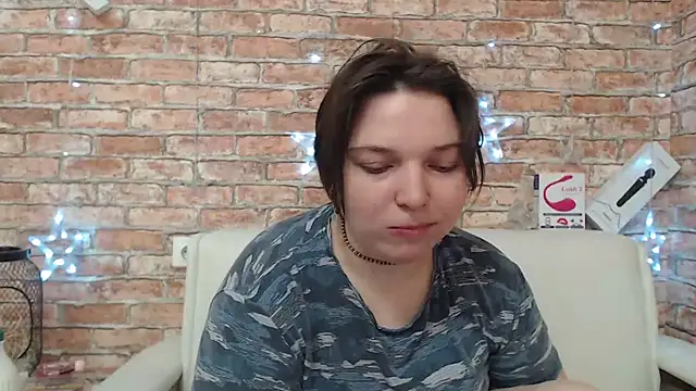 Amelia Kiss  online show from April 15, 2026, 1:01 am