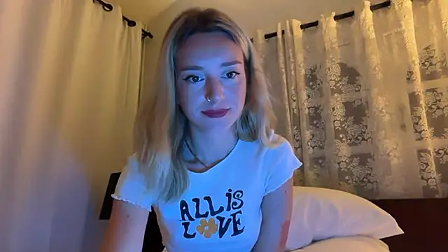 SirenaBelle online show from December 21, 2025, 10:17 pm