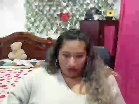 Snapshot of EmilyLove1014 chatting on December 23, 2024, 2:02 am EmilyLove1014 online show from December 23, 2024, 2:02 am