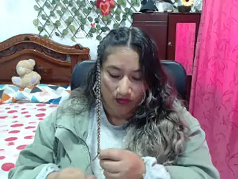 Snapshot of EmilyLove1014 chatting on December 23, 2024, 9:51 pm EmilyLove1014 online show from December 23, 2024, 9:51 pm