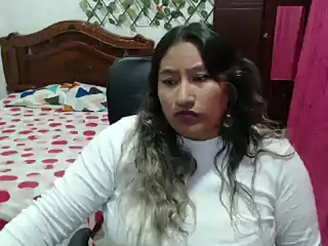 Snapshot of EmilyLove1014 chatting on December 24, 2024, 11:55 pm EmilyLove1014 online show from December 24, 2024, 11:55 pm