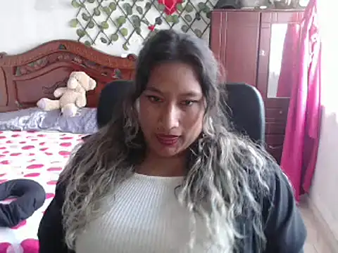 Snapshot of EmilyLove1014 chatting on January 4, 2025, 6:30 pm EmilyLove1014 online show from January 4, 2025, 6:30 pm