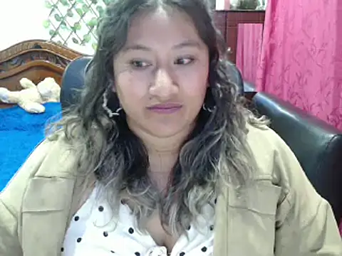 Snapshot of EmilyLove1014 chatting on February 21, 2025, 2:28 am EmilyLove1014 online show from February 21, 2025, 2:28 am