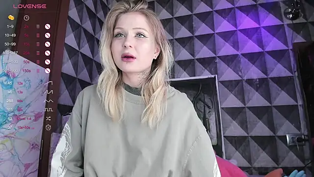 little grinch666 online show from April 11, 2026, 7:18 pm