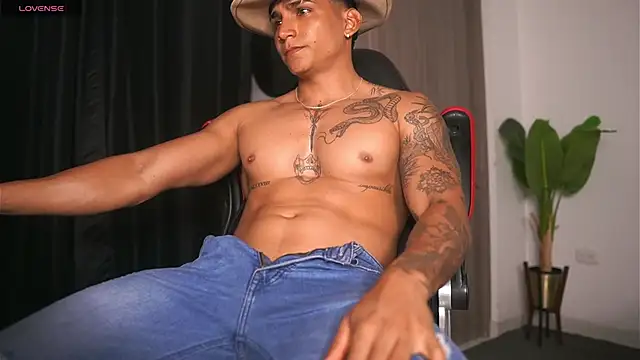 Snapshot of muscle_boyhorny chatting on January 9, 2025, 3:58 am muscle boyhorny online show from January 9, 2025, 3:58 am