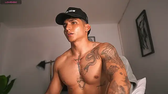 Snapshot of muscle_boyhorny chatting on January 16, 2025, 11:04 am muscle boyhorny online show from January 16, 2025, 11:04 am