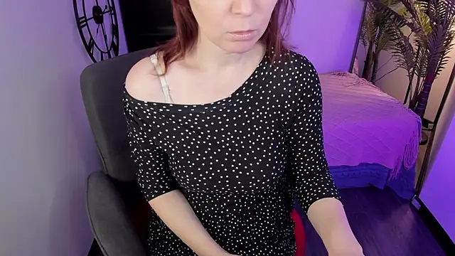 ZoeEast online show from December 20, 2025, 1:40 pm