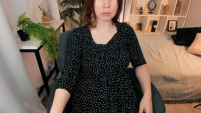 ZoeEast online show from February 2, 2026, 1:21 pm