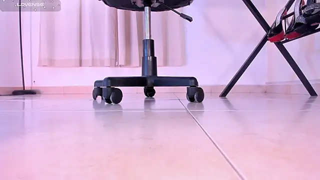 violettastrada online show from September 22, 2025, 12:40 pm