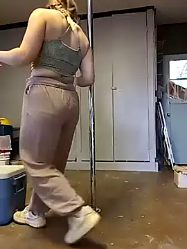 Snapshot of curvycakecutie chatting on March 9, 2026, 6:56 pm curvycakecutie online show from March 9, 2026, 6:56 pm