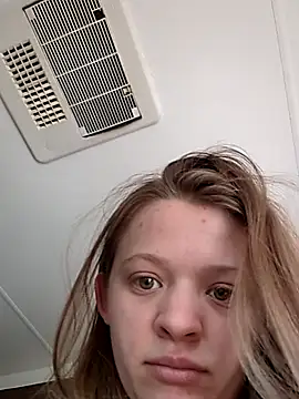 Snapshot of curvycakecutie chatting on March 19, 2026, 7:18 pm curvycakecutie online show from March 19, 2026, 7:18 pm