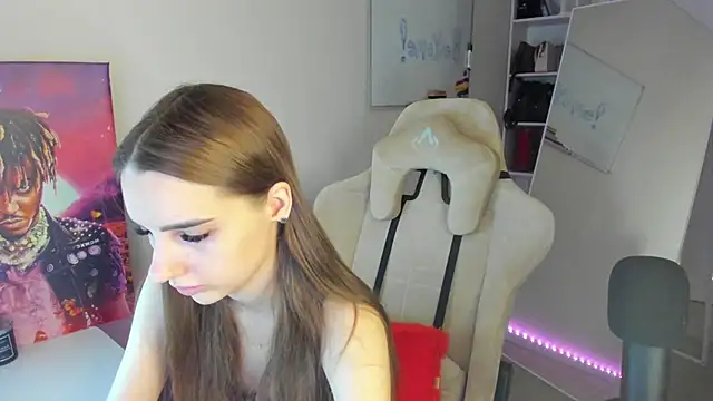 Snapshot of __SilviaAbby__ chatting on December 10, 2024, 1:32 am SilviaAbby online show from December 10, 2024, 1:32 am