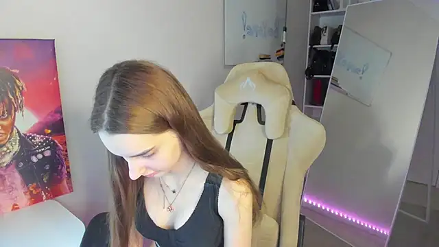 Snapshot of __SilviaAbby__ chatting on January 3, 2025, 1:25 pm SilviaAbby online show from January 3, 2025, 1:25 pm