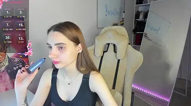 Snapshot of __SilviaAbby__ chatting on January 12, 2025, 12:18 am SilviaAbby online show from January 12, 2025, 12:18 am