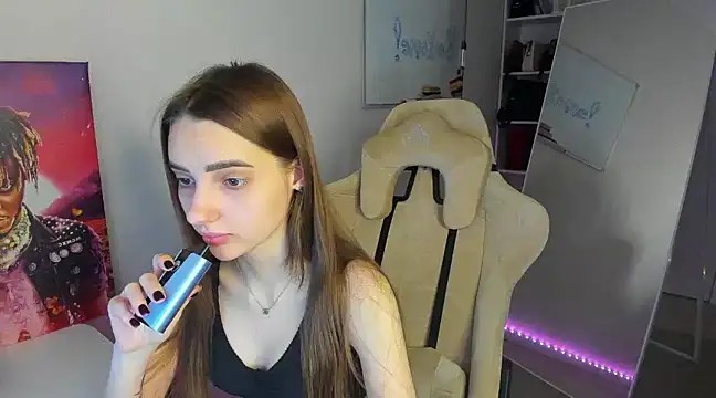 Snapshot of __SilviaAbby__ chatting on January 15, 2025, 5:08 am SilviaAbby online show from January 15, 2025, 5:08 am