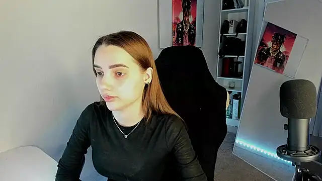 Snapshot of __SilviaAbby__ chatting on February 4, 2025, 11:38 am SilviaAbby online show from February 4, 2025, 11:38 am