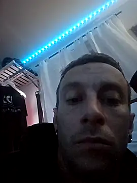 Twin2222 online show from February 5, 2026, 9:47 am