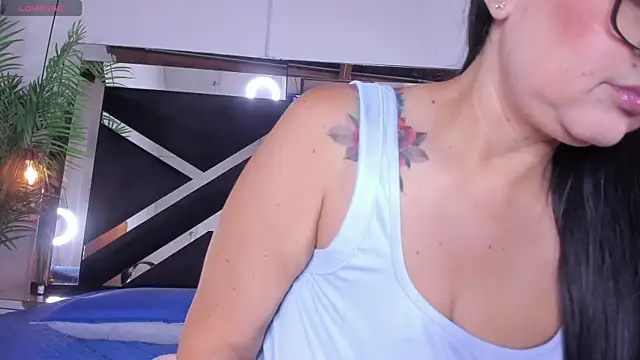 emily-fox online show from November 28, 2025, 11:02 am