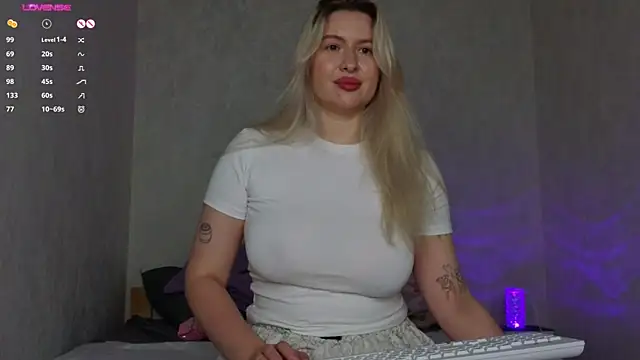 Snapshot of helen_frogg chatting on October 12, 2025, 8:08 pm helen frogg online show from October 12, 2025, 8:08 pm