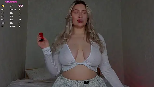 Snapshot of helen_frogg chatting on October 18, 2025, 7:47 pm helen frogg online show from October 18, 2025, 7:47 pm