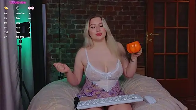 Snapshot of helen_frogg chatting on October 29, 2025, 7:59 pm helen frogg online show from October 29, 2025, 7:59 pm