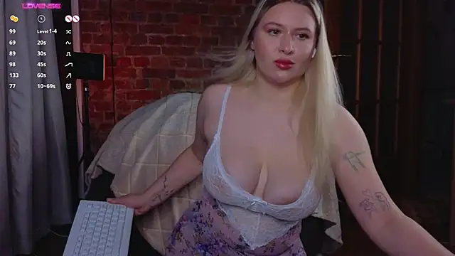 Snapshot of helen_frogg chatting on November 1, 2025, 8:11 pm helen frogg online show from November 1, 2025, 8:11 pm