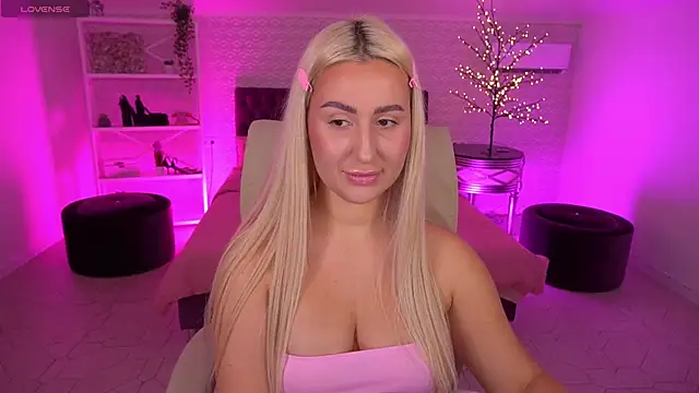 LiaBrazzerr online show from May 10, 2026, 2:11 pm