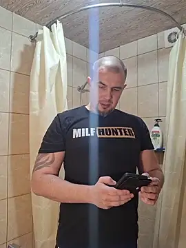 Foxyshaved online show from November 29, 2025, 4:04 am