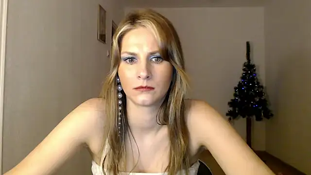 Snapshot of DagmarieFlirt chatting on December 17, 2024, 4:21 pm DagmarieFlirt online show from December 17, 2024, 4:21 pm