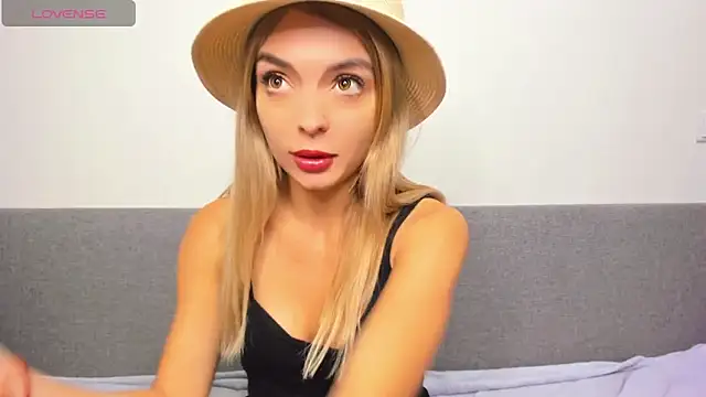 Snapshot of _ellen_meow_ chatting on February 23, 2025, 11:04 pm ellen meow online show from February 23, 2025, 11:04 pm