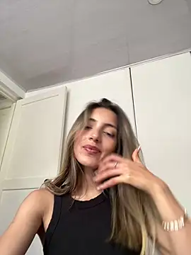 IsadoraGalle  online show from April 24, 2026, 7:49 pm