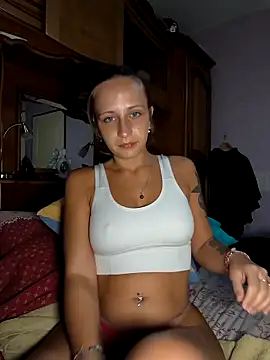 emma4xxx online show from April 30, 2026, 7:42 pm