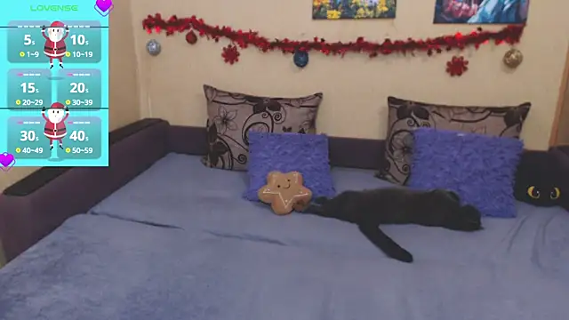 JuliaKeln online show from December 17, 2025, 9:10 pm