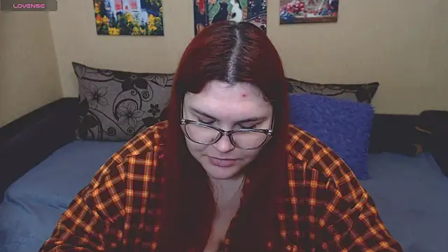 JuliaKeln online show from May 9, 2026, 3:17 pm