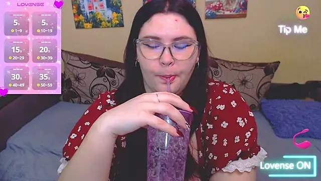 JuliaKeln online show from May 13, 2026, 4:37 pm