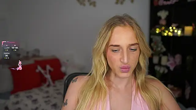 Nicolette  Shea  online show from December 22, 2024, 4:59 pm