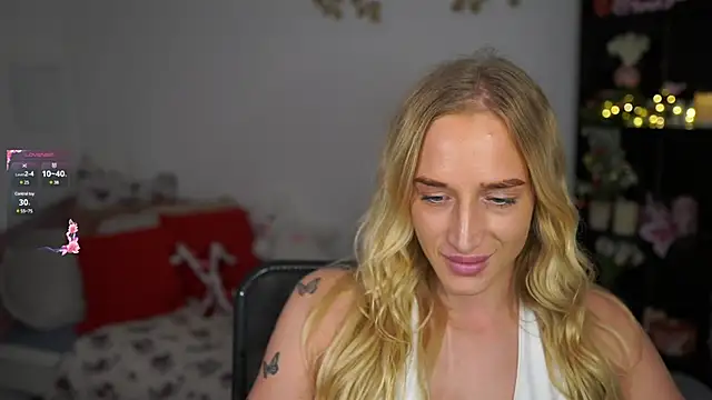 Nicolette  Shea  online show from December 24, 2024, 12:11 pm