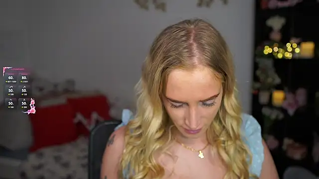 Nicolette  Shea  online show from December 28, 2024, 8:58 am